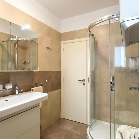 Four-bedroom In * Brist